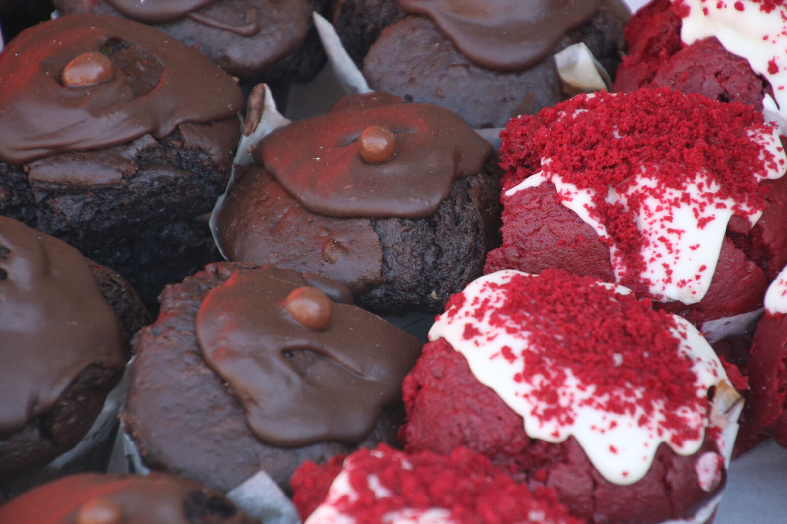 Canon EOS 7D Mark II sample photo. Baked, goods, cake, chocolate photography