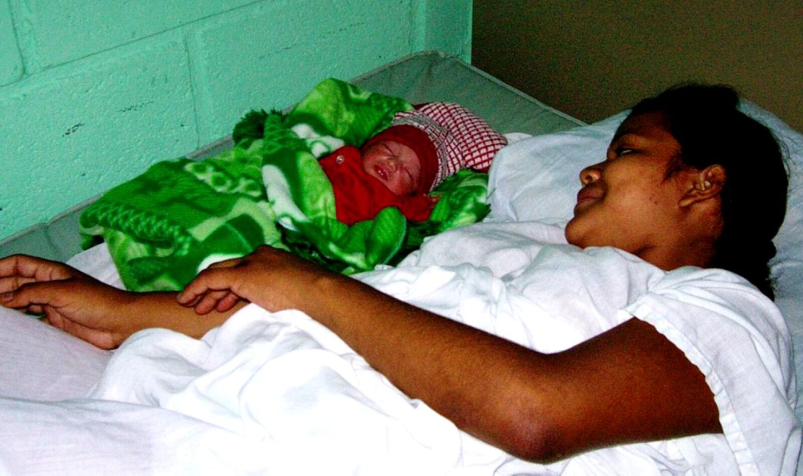 Kodak C330 ZOOM DIGITAL CAMERA sample photo. Honduras, local, clinics, health photography