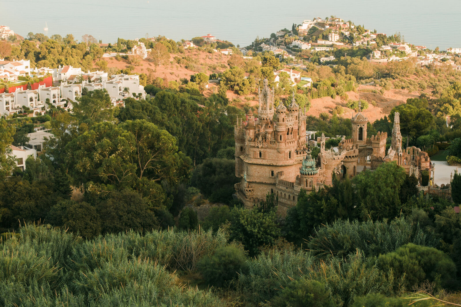 Canon EOS 70D + Canon EF 50mm F1.4 USM sample photo. Architecture, building, castle, city photography