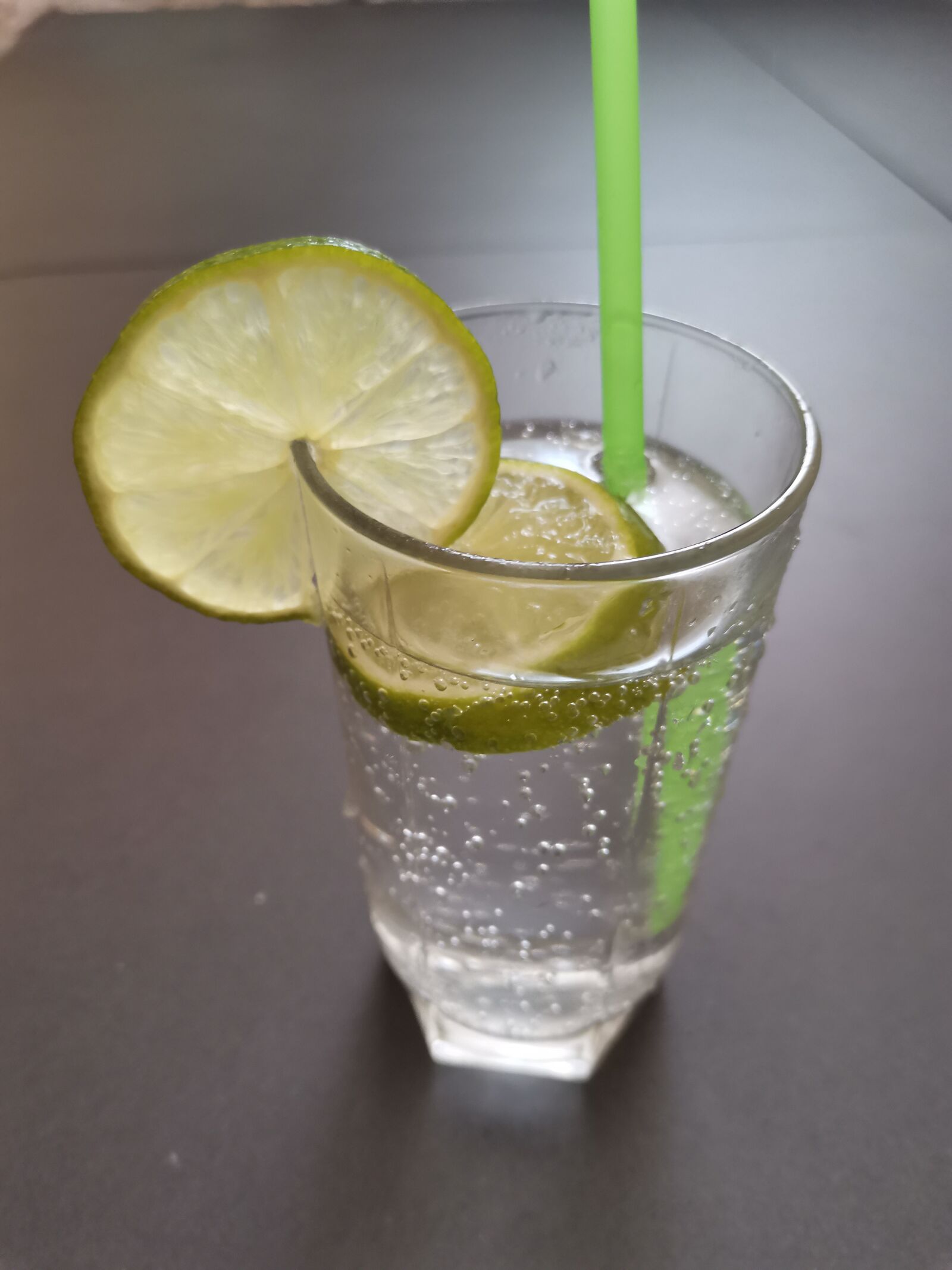 HUAWEI YAL-L21 sample photo. Glass, lime, bubbles photography