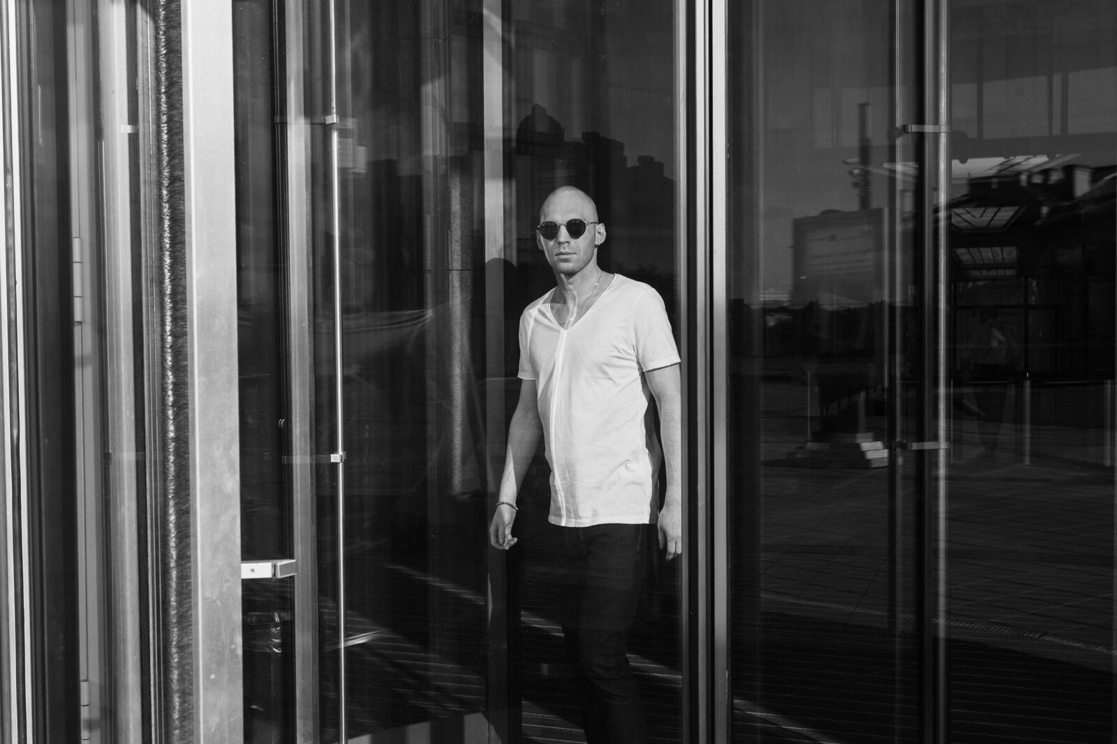 Canon EF 17-40mm F4L USM sample photo. Exit, man, st petersburg photography