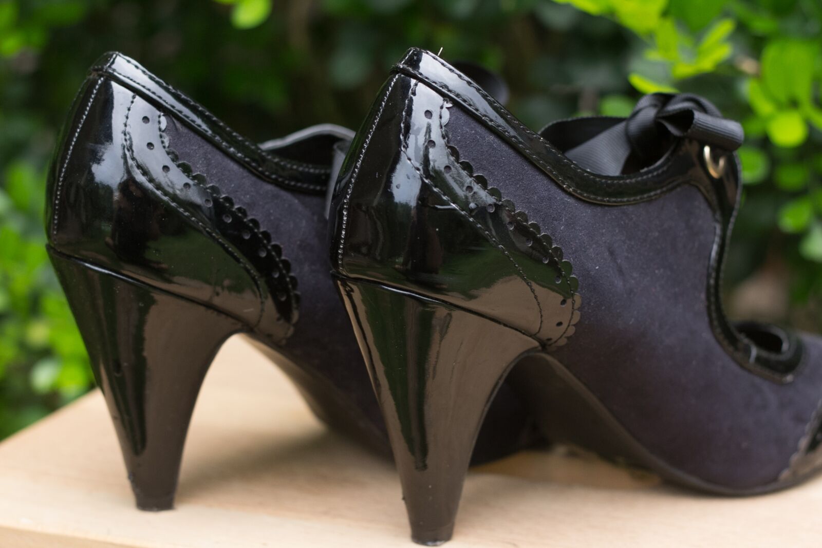 Canon EOS 60D + Canon EF 50mm F1.8 II sample photo. Shoe, hills, fashion photography