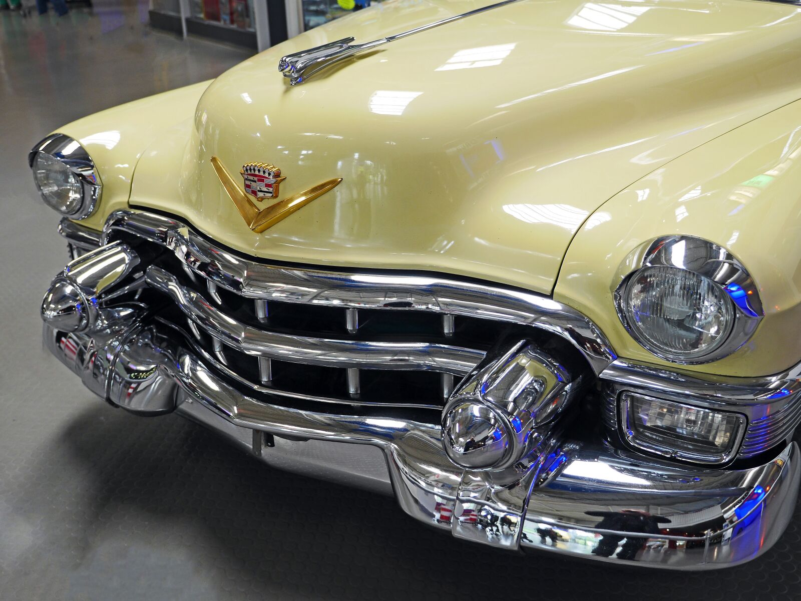 Panasonic Lumix DMC-GH3 sample photo. Straßenkreuzer, chrome, cadillac photography