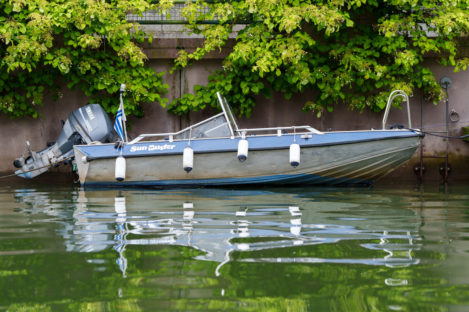 Sony FE 70-200mm F4 G OSS II sample photo. Boat canal photography