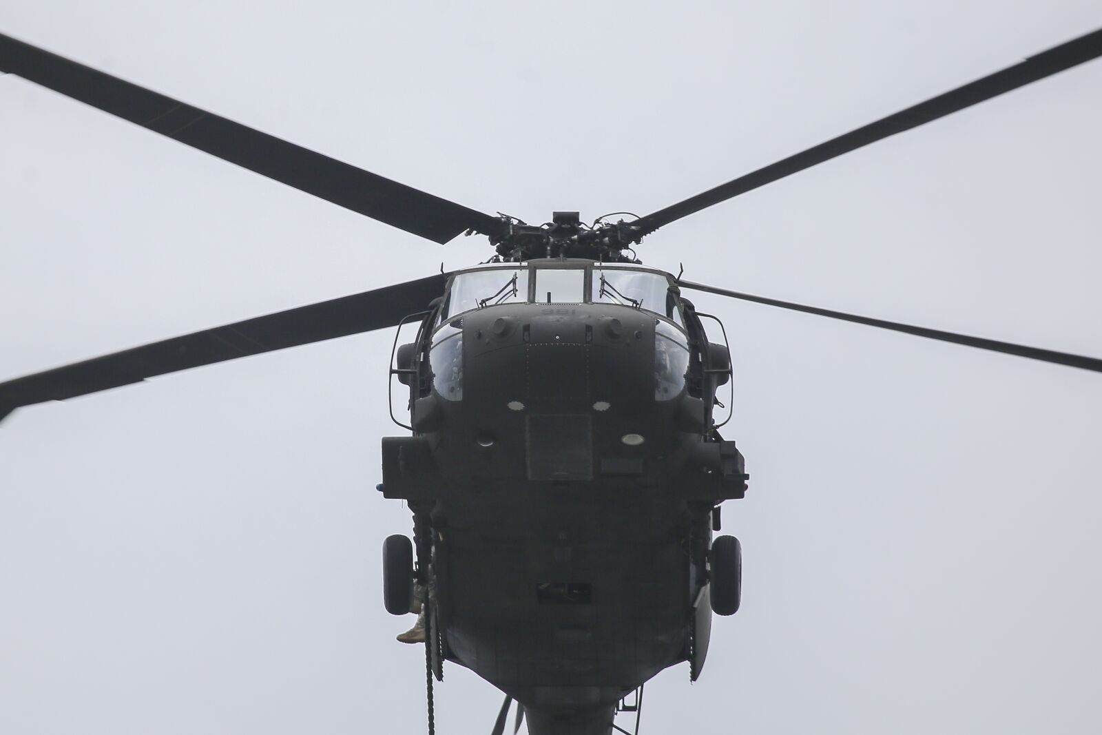 Canon EOS 6D + Canon EF 100-400mm F4.5-5.6L IS USM sample photo. Uh-60 black hawk, helicopter photography