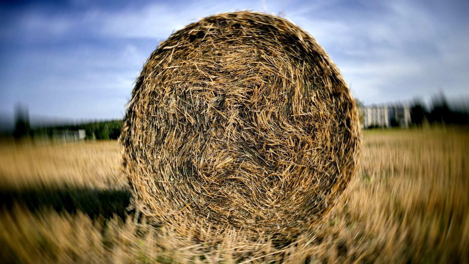 Panasonic Lumix DMC-FZ1000 sample photo. Straw, straw bales, balotować photography