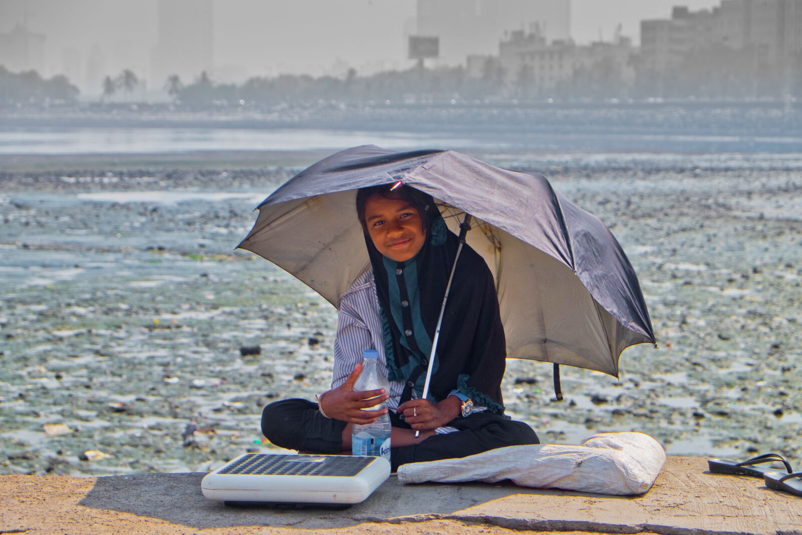 Fujifilm X-E2 sample photo. Girl, umbrella, laugh photography