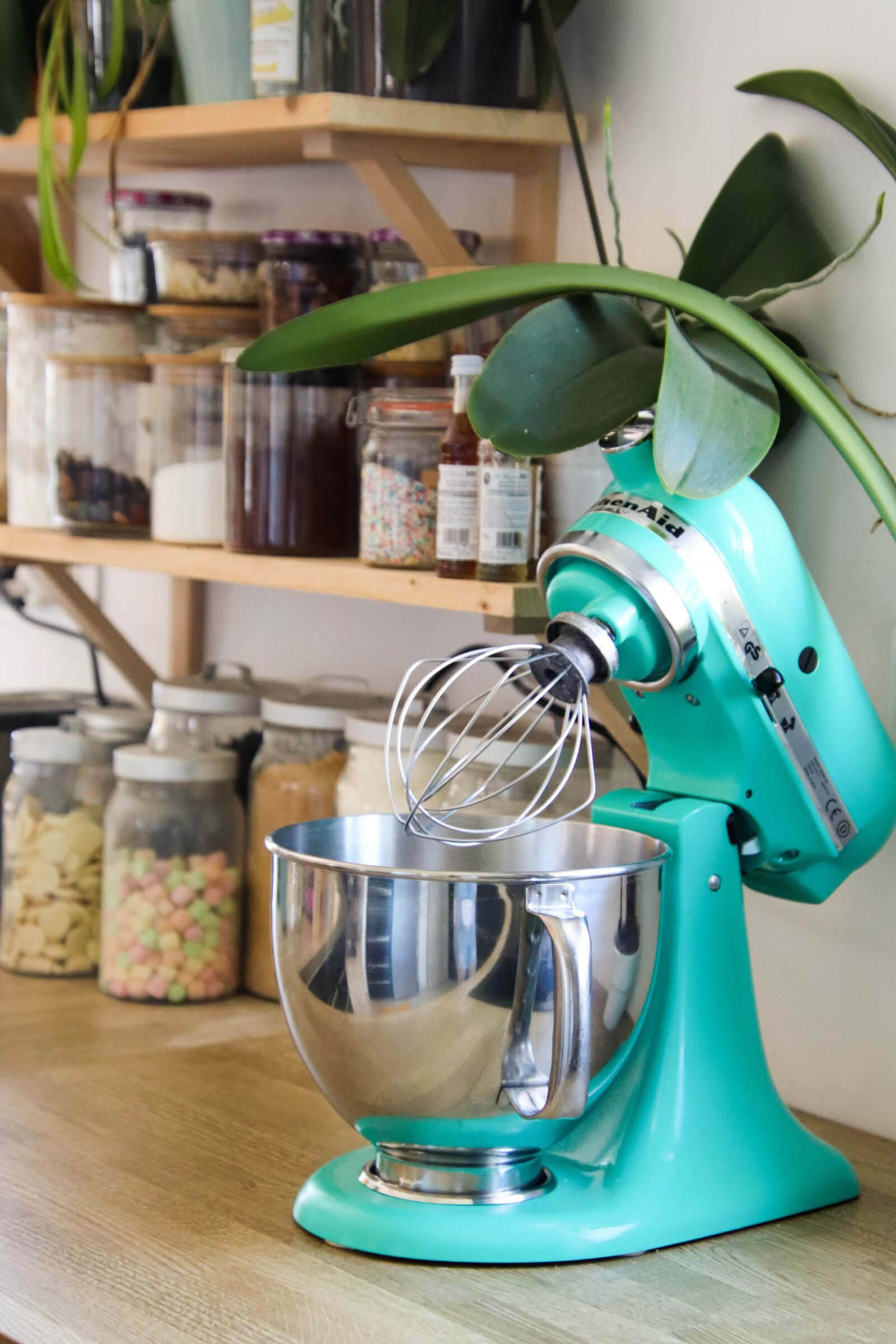 Canon EOS 800D (EOS Rebel T7i / EOS Kiss X9i) sample photo. Robot, pastry, kitchen photography