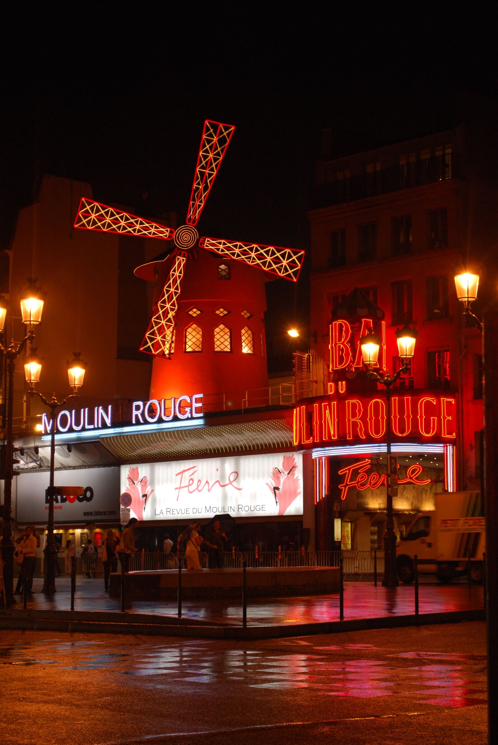 Nikon D60 sample photo. Paris, moulin rouge, cabaret photography