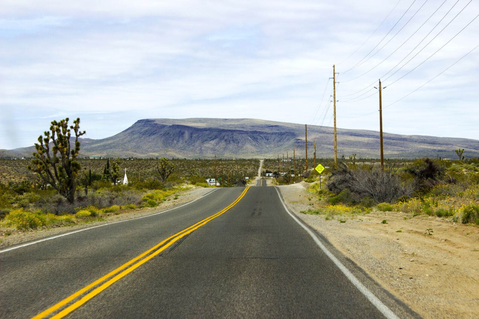 Canon EOS 600D (Rebel EOS T3i / EOS Kiss X5) sample photo. Road, mountain, travel photography