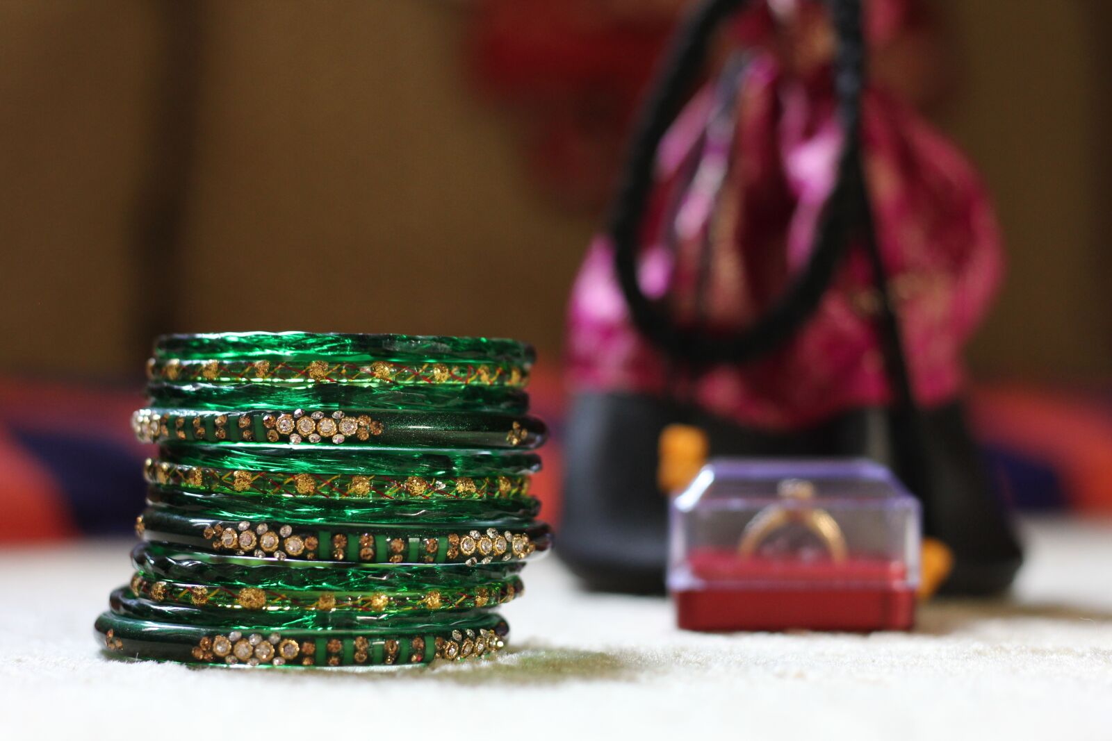 Canon EOS 550D (EOS Rebel T2i / EOS Kiss X4) sample photo. Bangels, glass, ornament photography