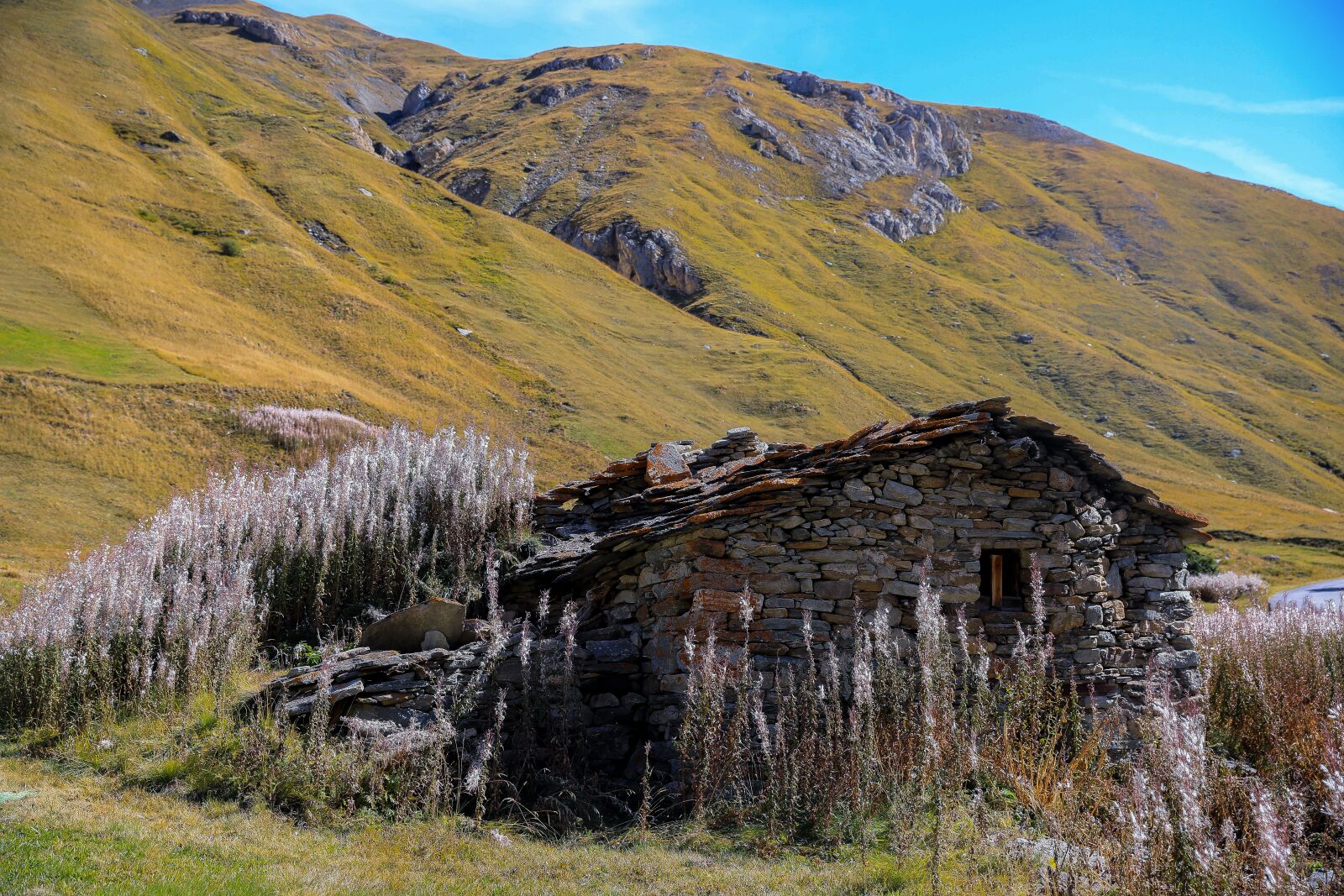 Canon EOS 5D Mark IV sample photo. Mountain hut, stone house photography