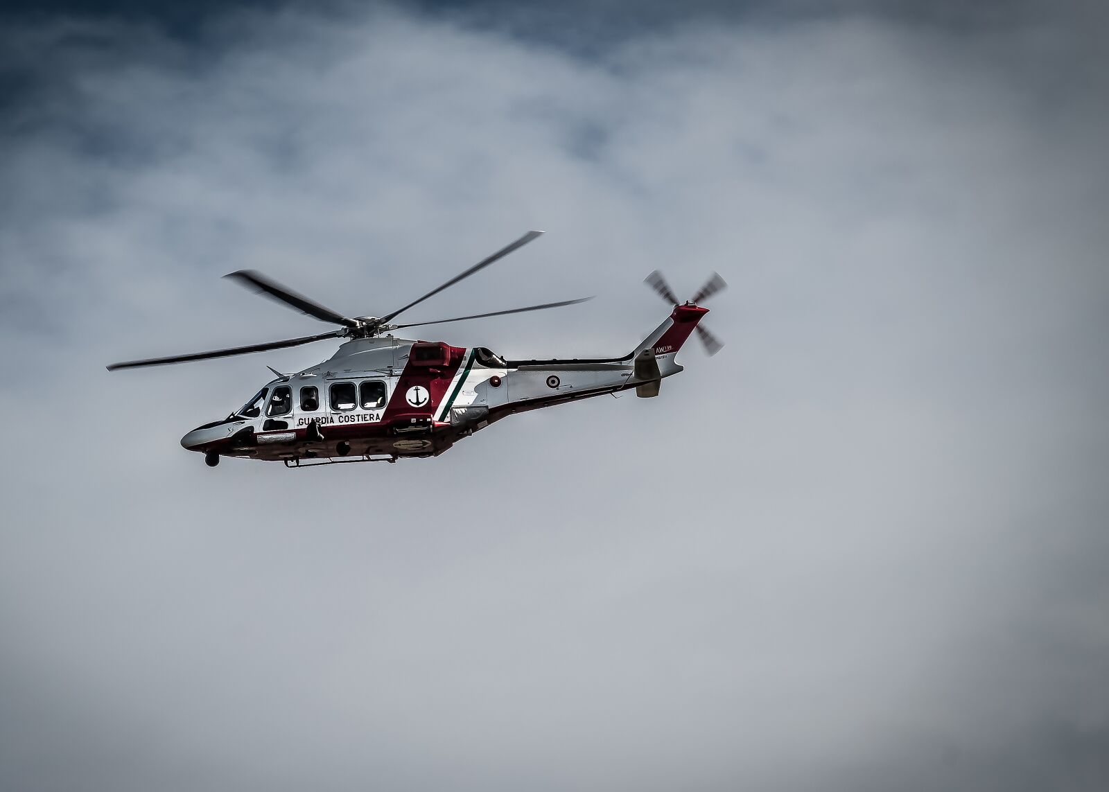 Canon EF-S 55-250mm F4-5.6 IS STM sample photo. Helicopter, propeller, aircraft photography