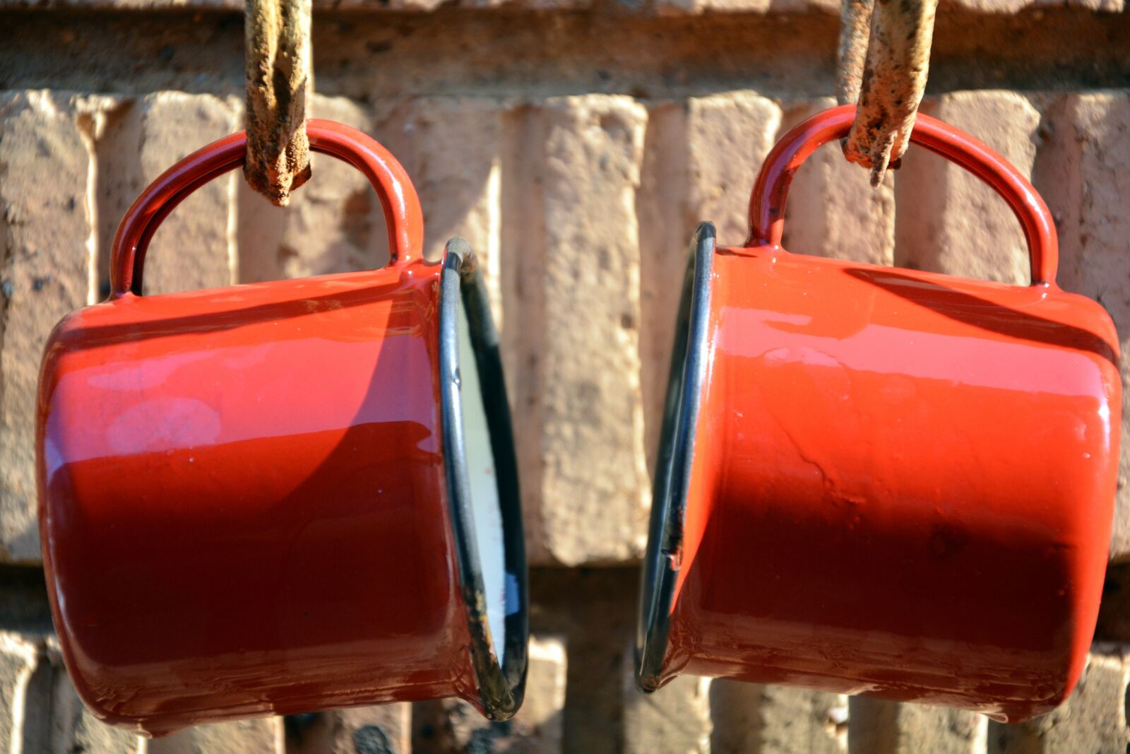 Nikon D5200 sample photo. Little mugs, enamel, hanging photography