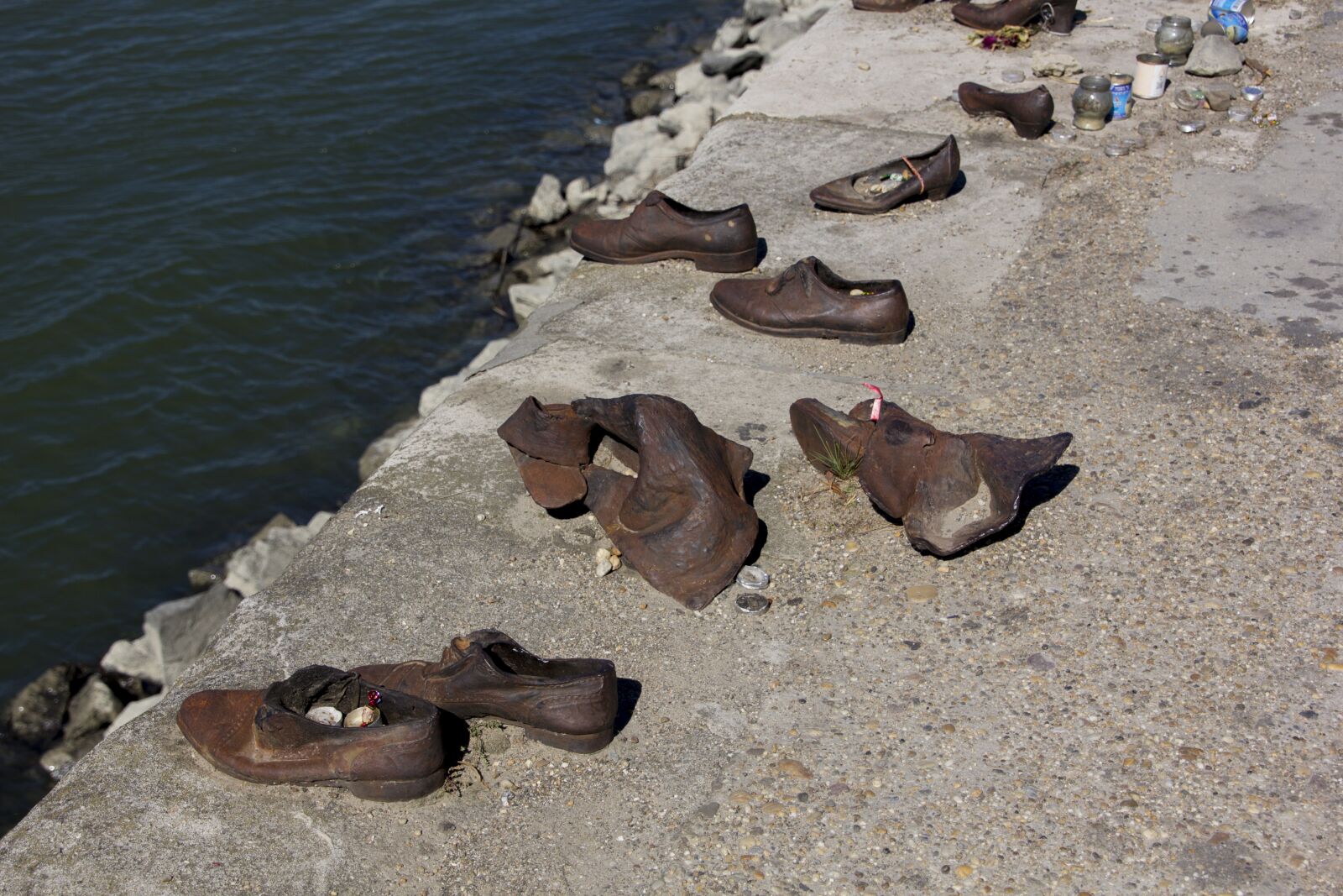 Canon EOS 60D sample photo. Hungary, shoes, world war photography