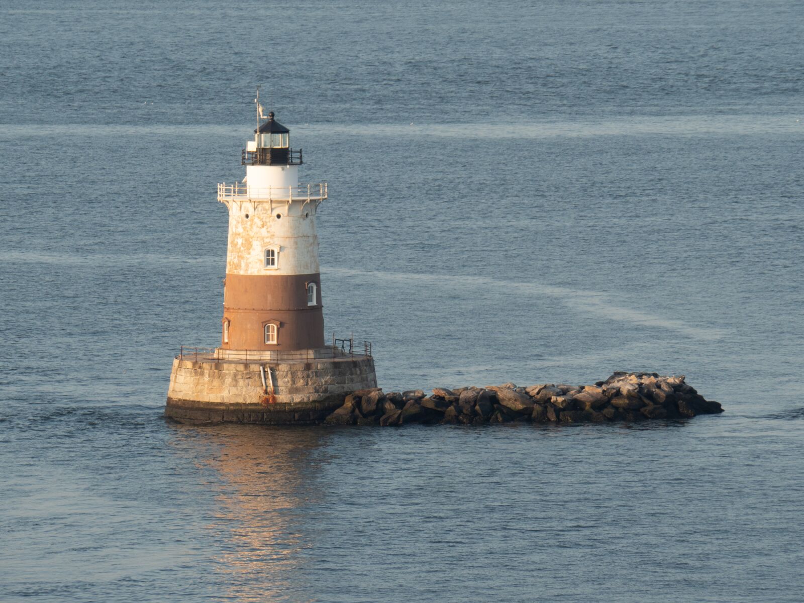 Olympus OM-D E-M1 Mark II sample photo. Lighthouse, ocean, sea photography
