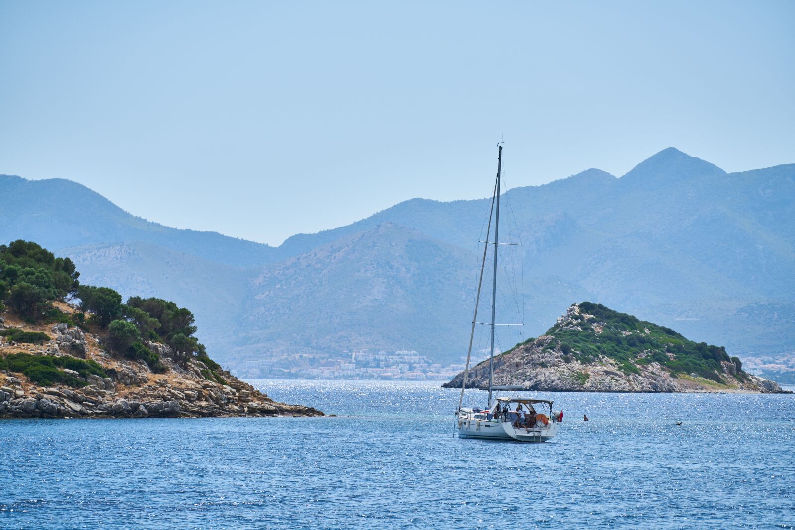 Sony FE 70-200mm F4 G OSS sample photo. Marine, holiday, beach photography