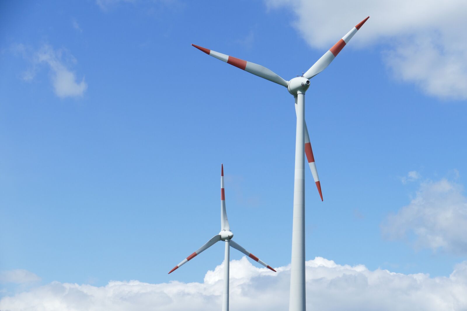 Panasonic Lumix DMC-FZ1000 sample photo. Wind power, landscape, clouds photography
