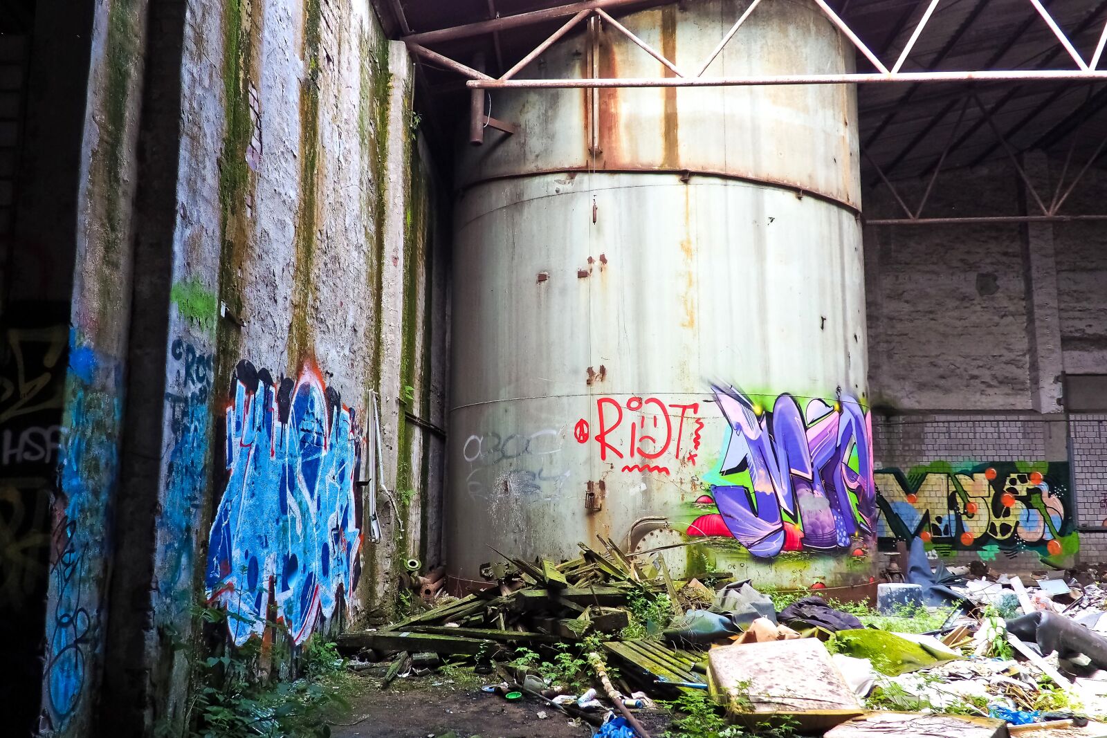Olympus OM-D E-M10 sample photo. Lost places, rooms, abandoned photography