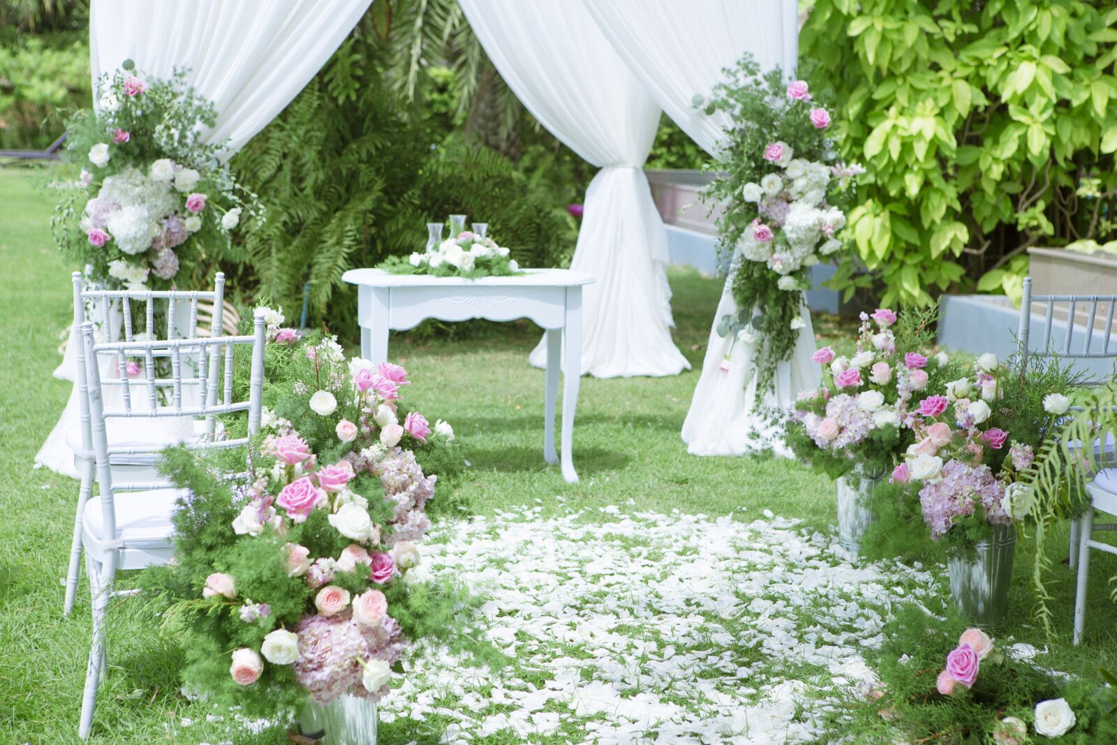 Canon EOS 5D Mark III sample photo. Wedding, flowers, arrangement photography