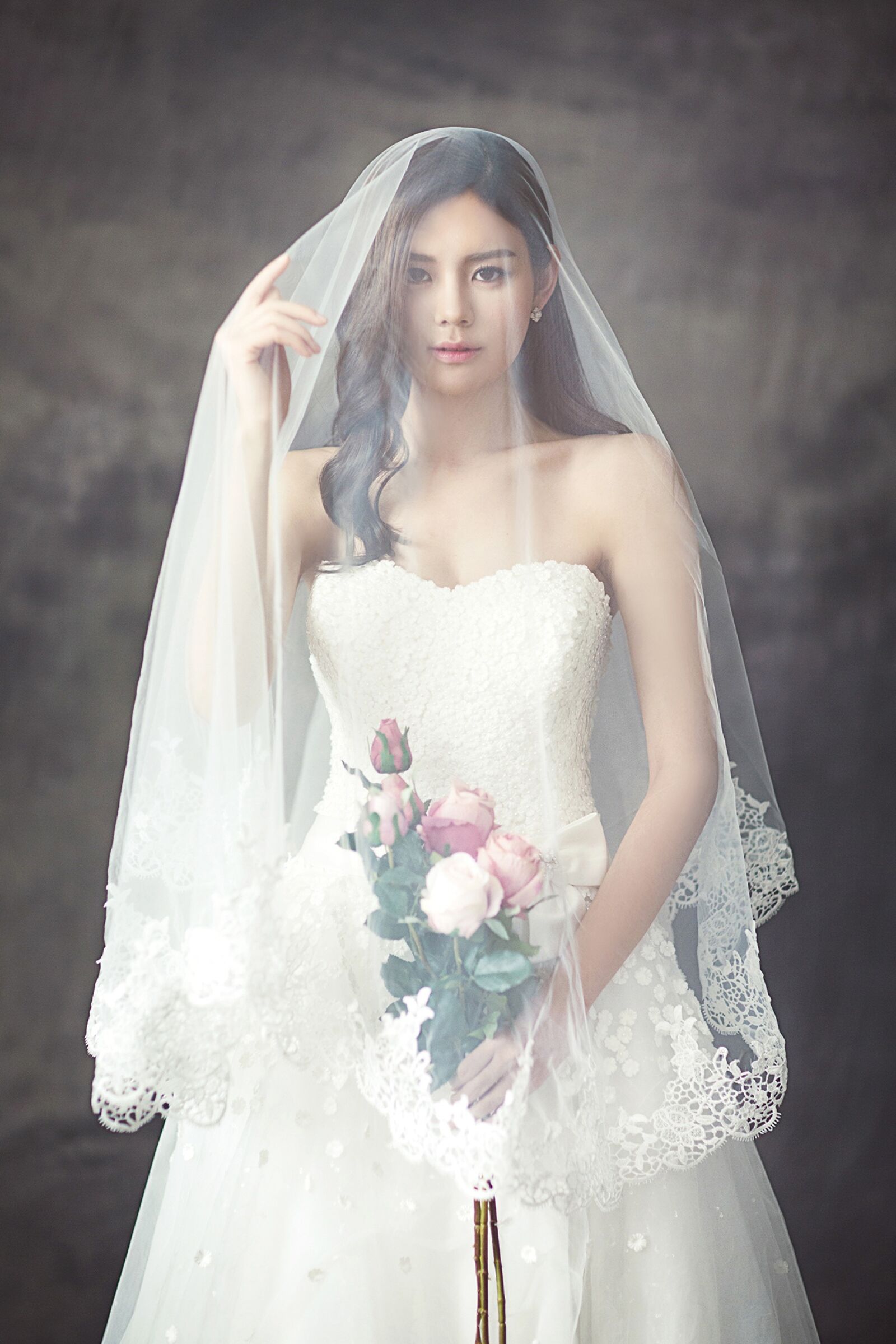 Canon EF 85mm F1.2L II USM sample photo. Wedding dresses, fashion, bride photography