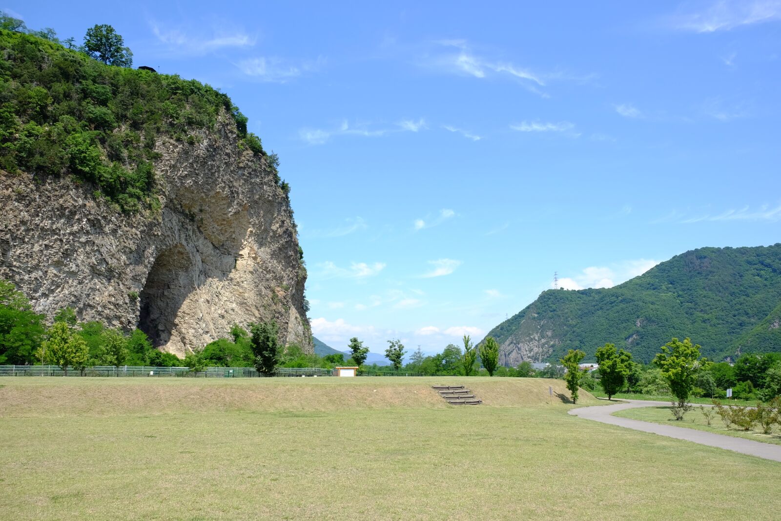 Fujifilm X-T10 sample photo. Lawn, sky, mountain photography