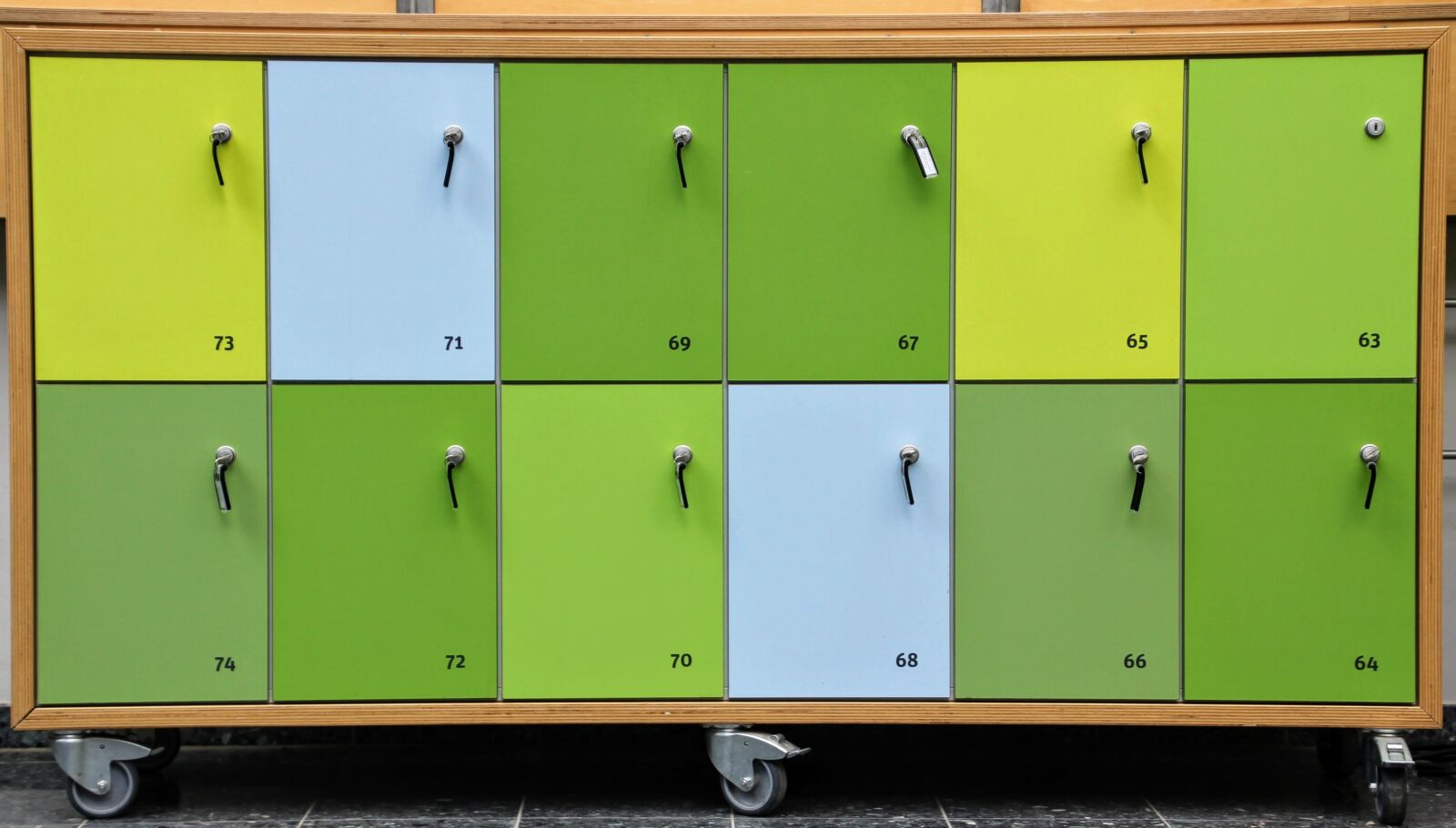 Canon EOS 60D sample photo. Locker, closing compartments, waste photography