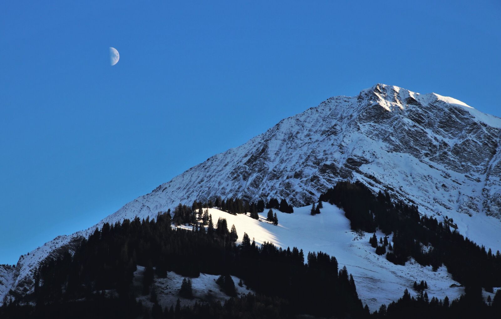 Canon EOS 80D sample photo. Twilight, new moon, mountains photography