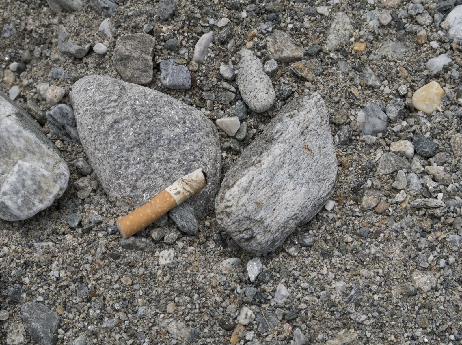 Canon PowerShot G7 X Mark II sample photo. Cigarette, stones, disposal photography