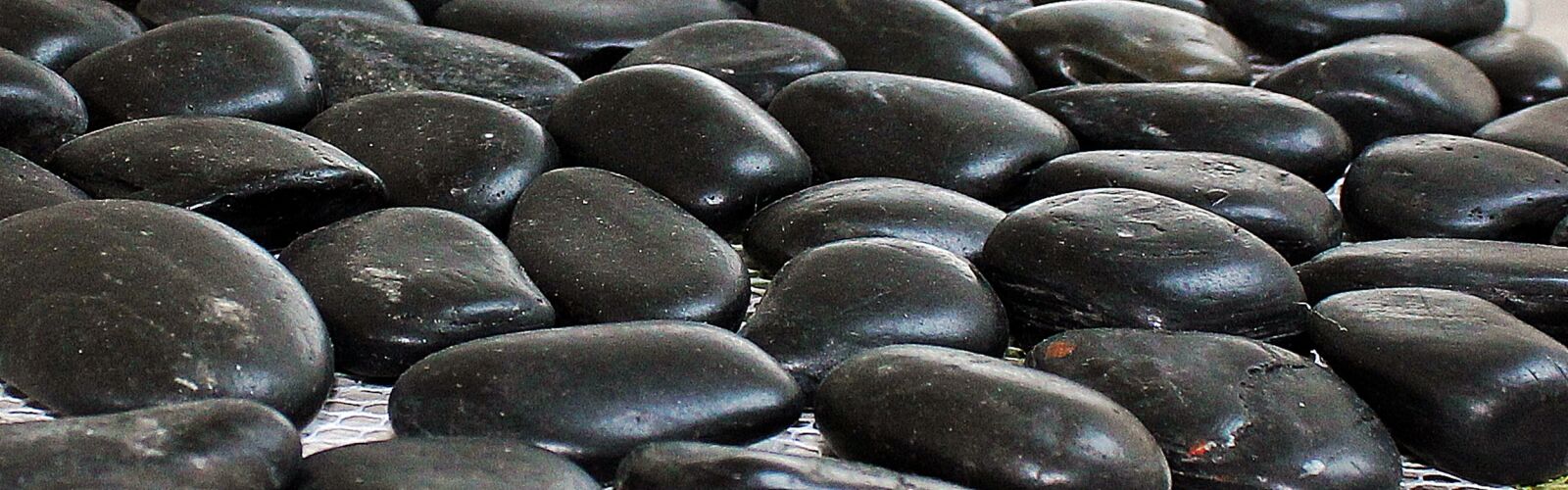 Canon EOS 550D (EOS Rebel T2i / EOS Kiss X4) sample photo. Pebbles, pebble mat, decorative photography