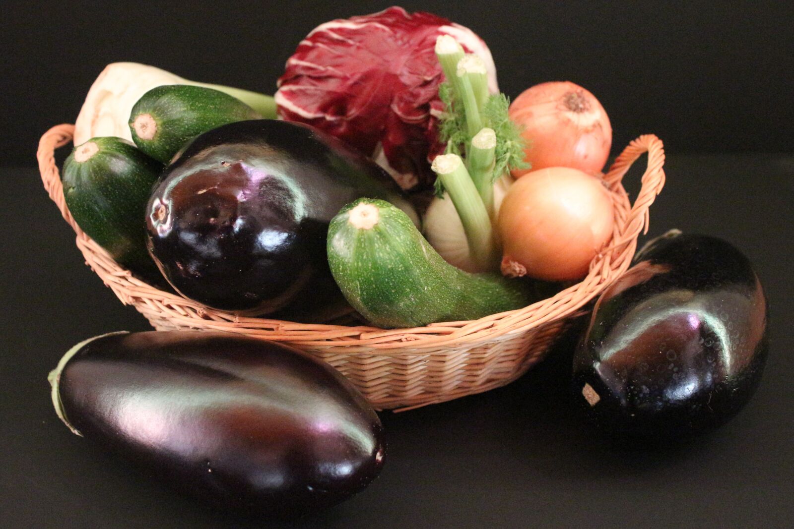 Canon EF-S 18-55mm F3.5-5.6 IS sample photo. Eggplant, zucchini, eat photography