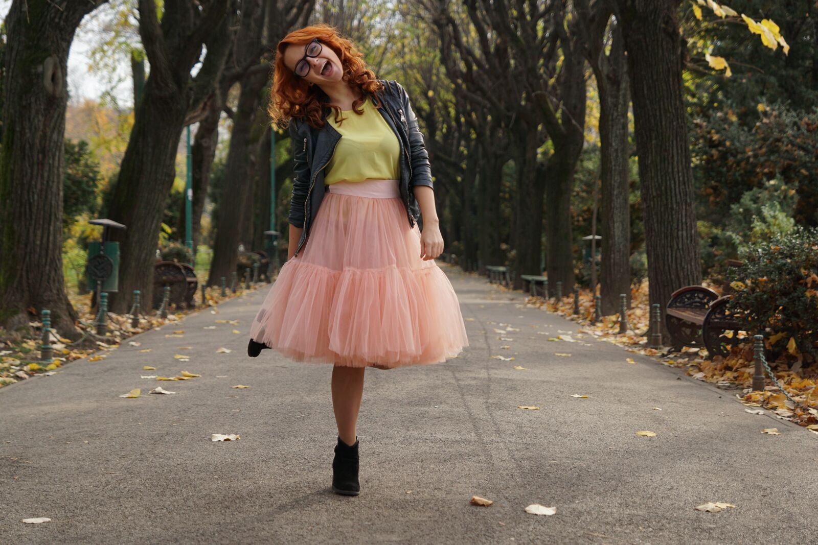 Sony ILCA-77M2 + Sony DT 16-50mm F2.8 SSM sample photo. Girl, net, skirt photography