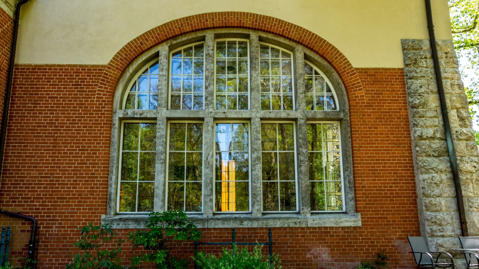 Sony Alpha a5000 (ILCE 5000) sample photo. Window, architecture, house photography
