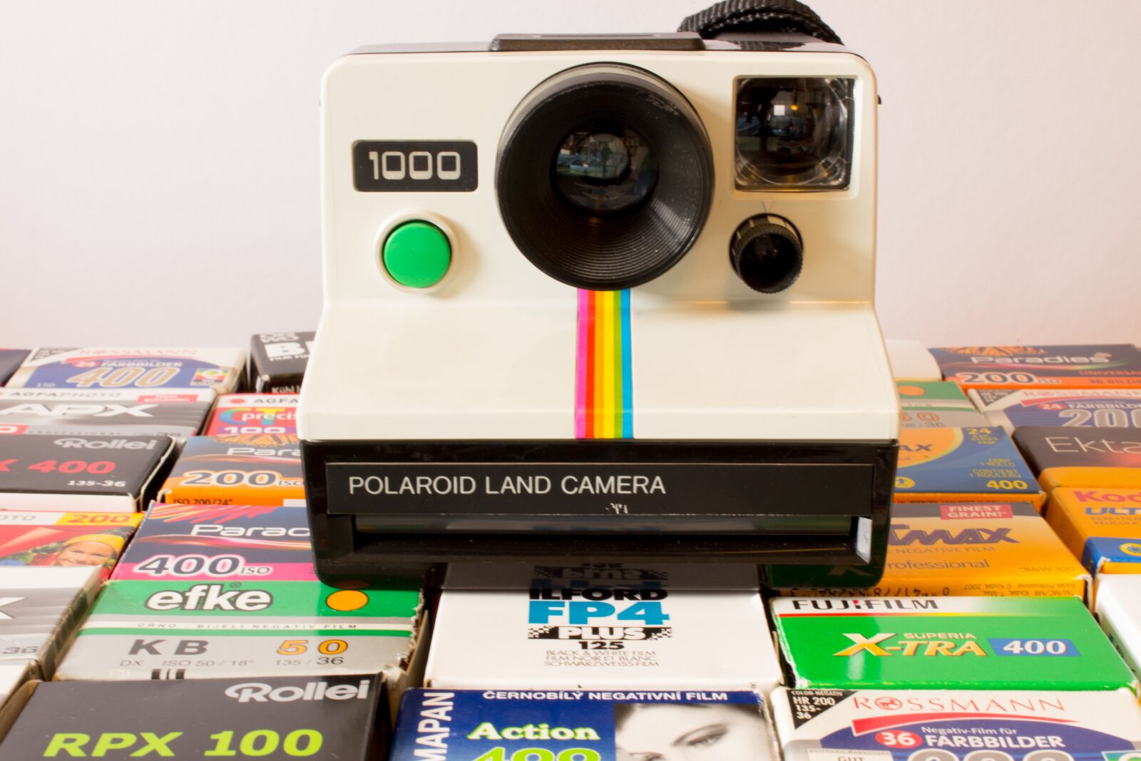 Canon EOS 600D (Rebel EOS T3i / EOS Kiss X5) sample photo. Polaroid, camera, analog photography