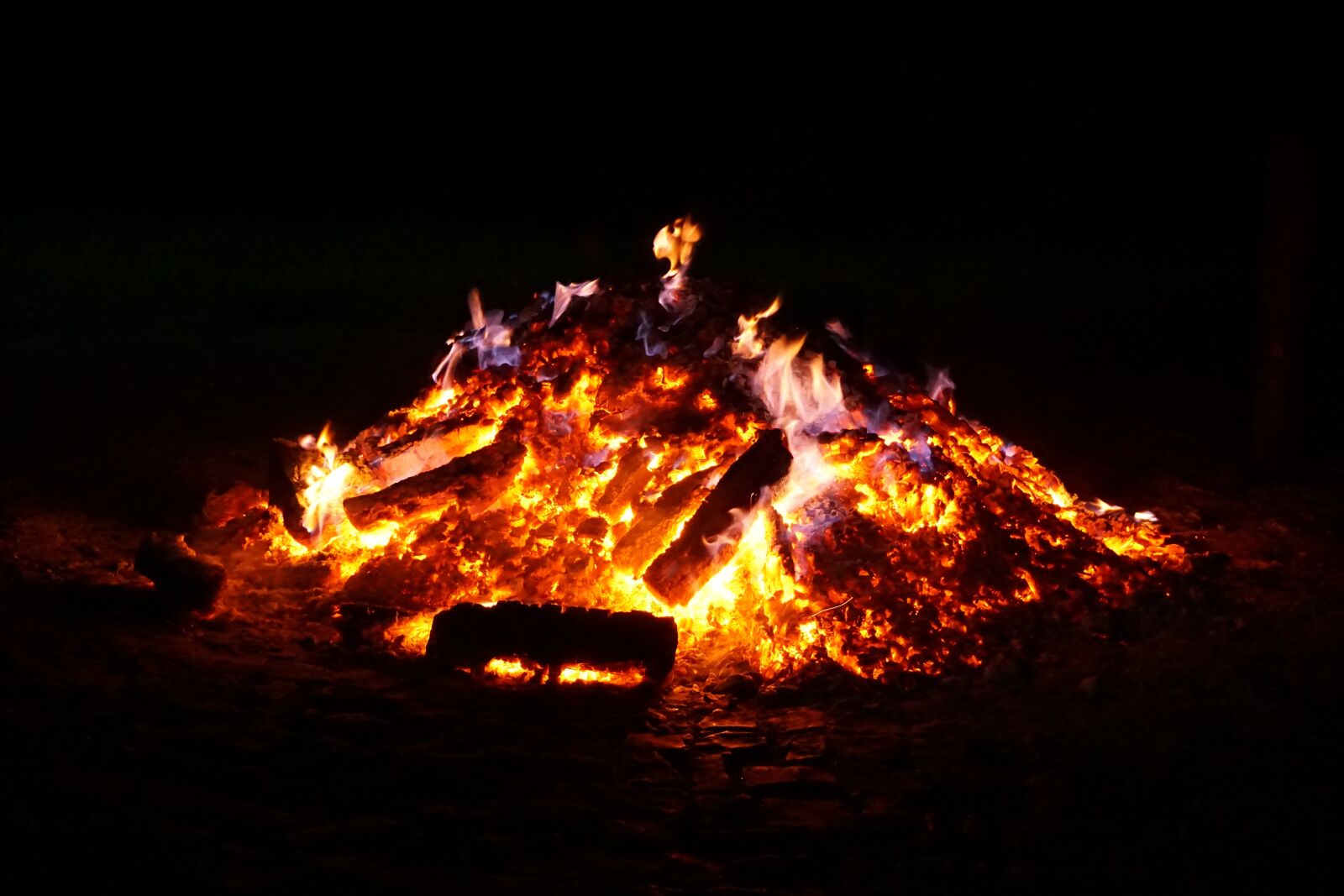 Sony a6000 sample photo. Campfire, fire, embers photography