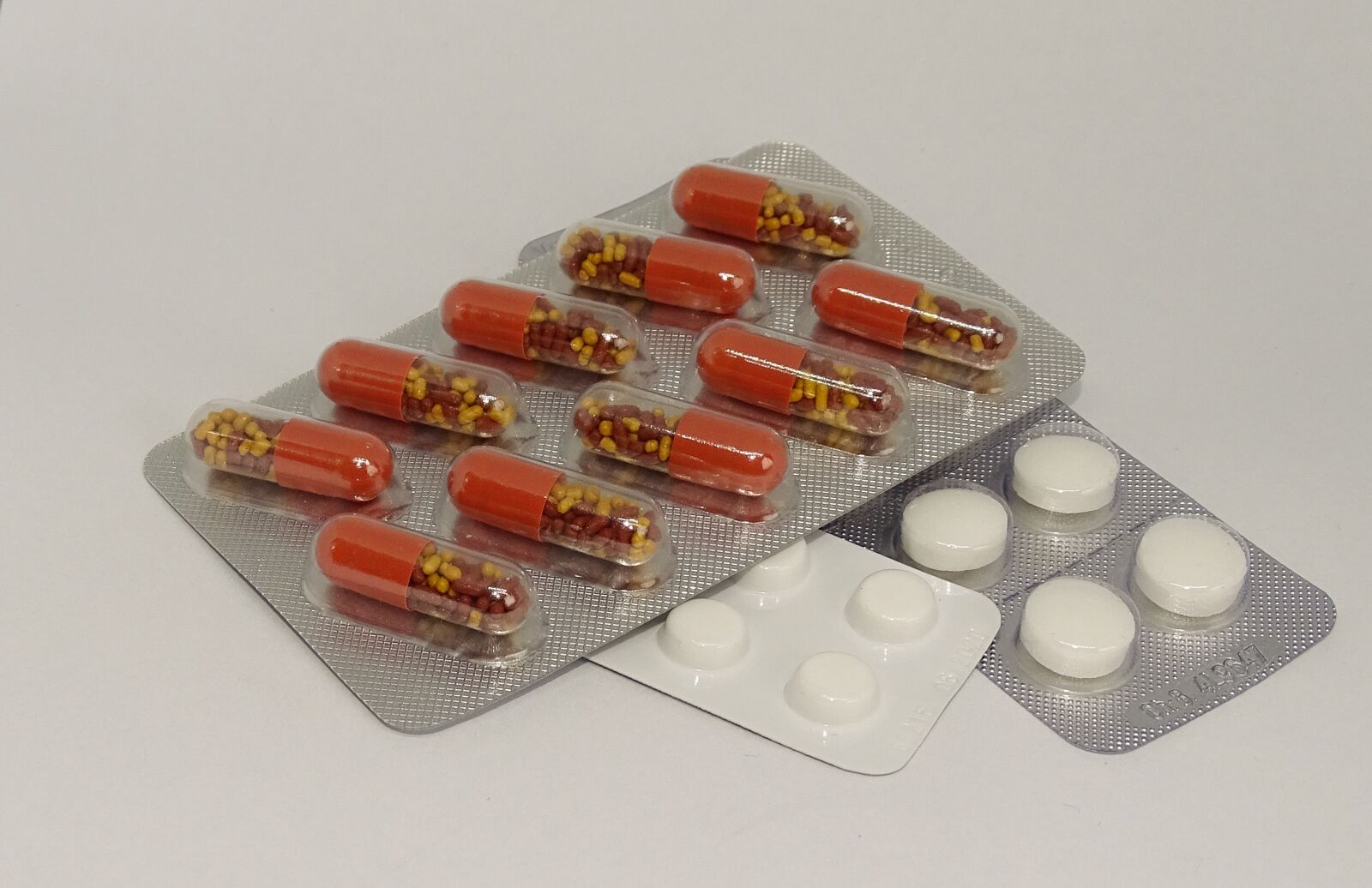 Sony Cyber-shot DSC-HX400V sample photo. Pill, drugs, capsule photography