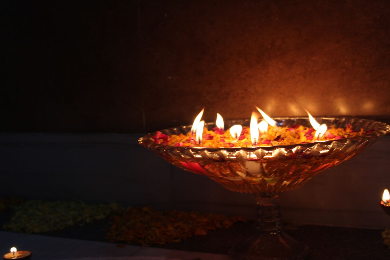 Canon EOS 1300D (EOS Rebel T6 / EOS Kiss X80) sample photo. Diya, candles, diwali photography