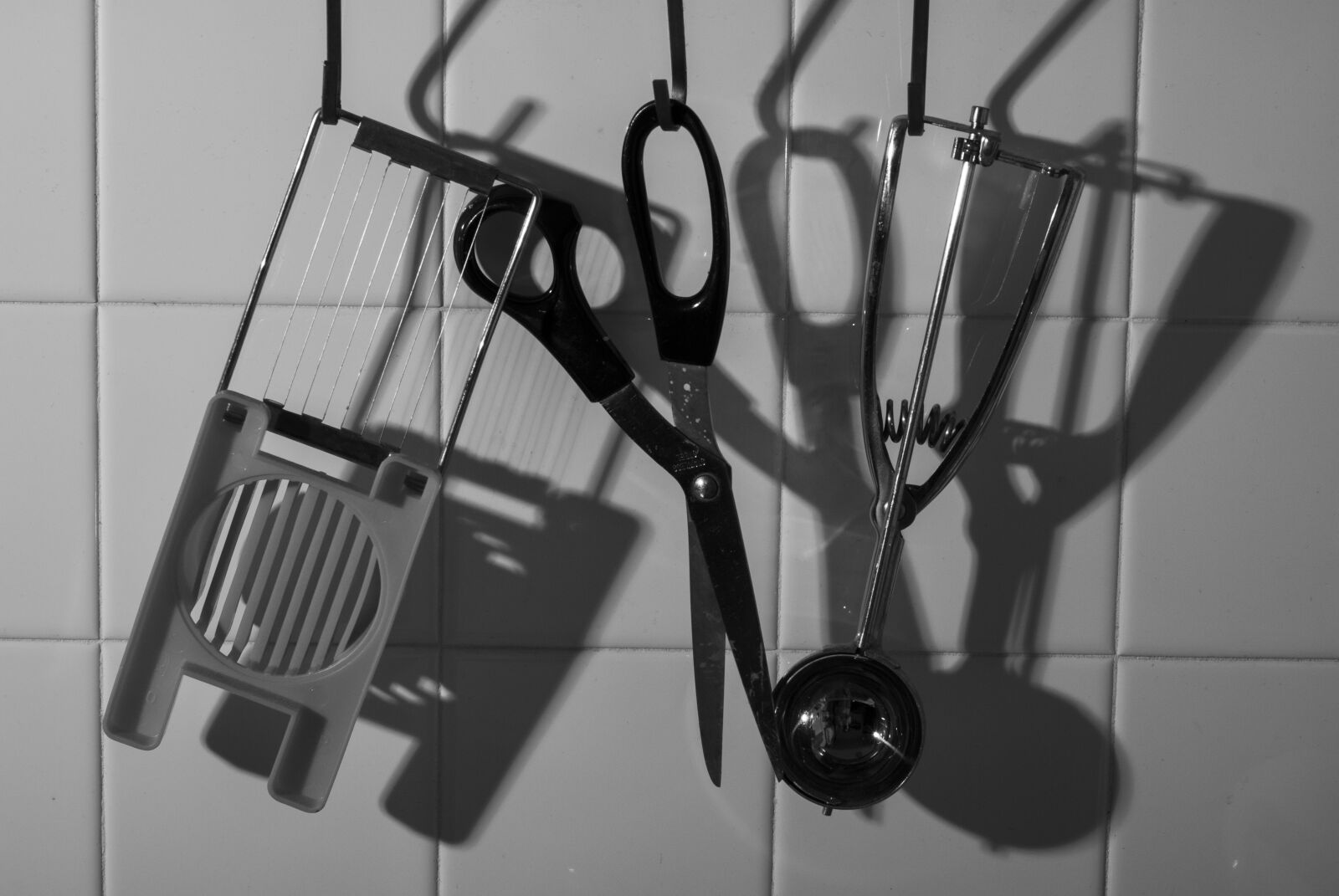 Nikon D80 sample photo. Kitchen, shadows, black and photography