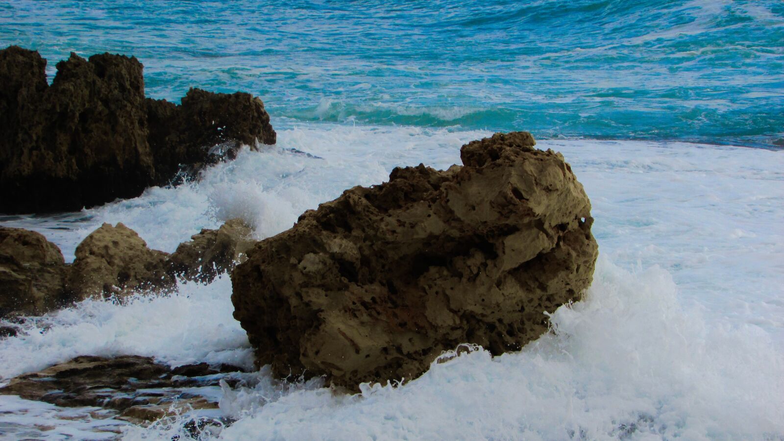 Canon PowerShot SX400 IS sample photo. Wave, smashing, rocky coast photography
