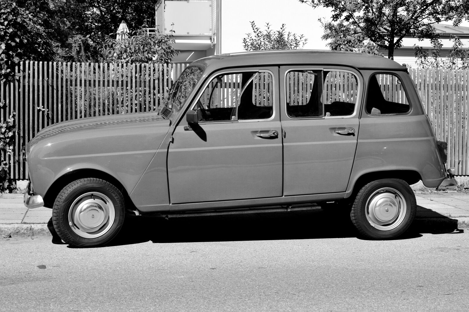 Nikon D3200 sample photo. Renault, renault r4, r4 photography