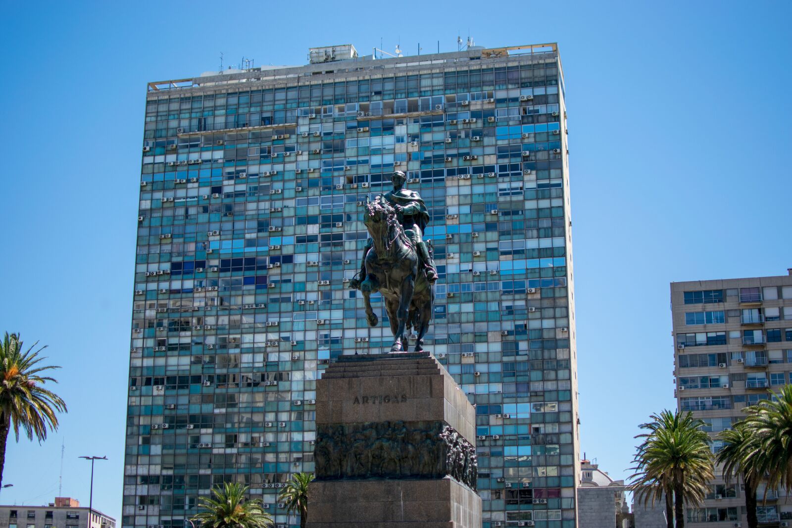 Nikon D3300 sample photo. Reiter, skyscraper, statue photography