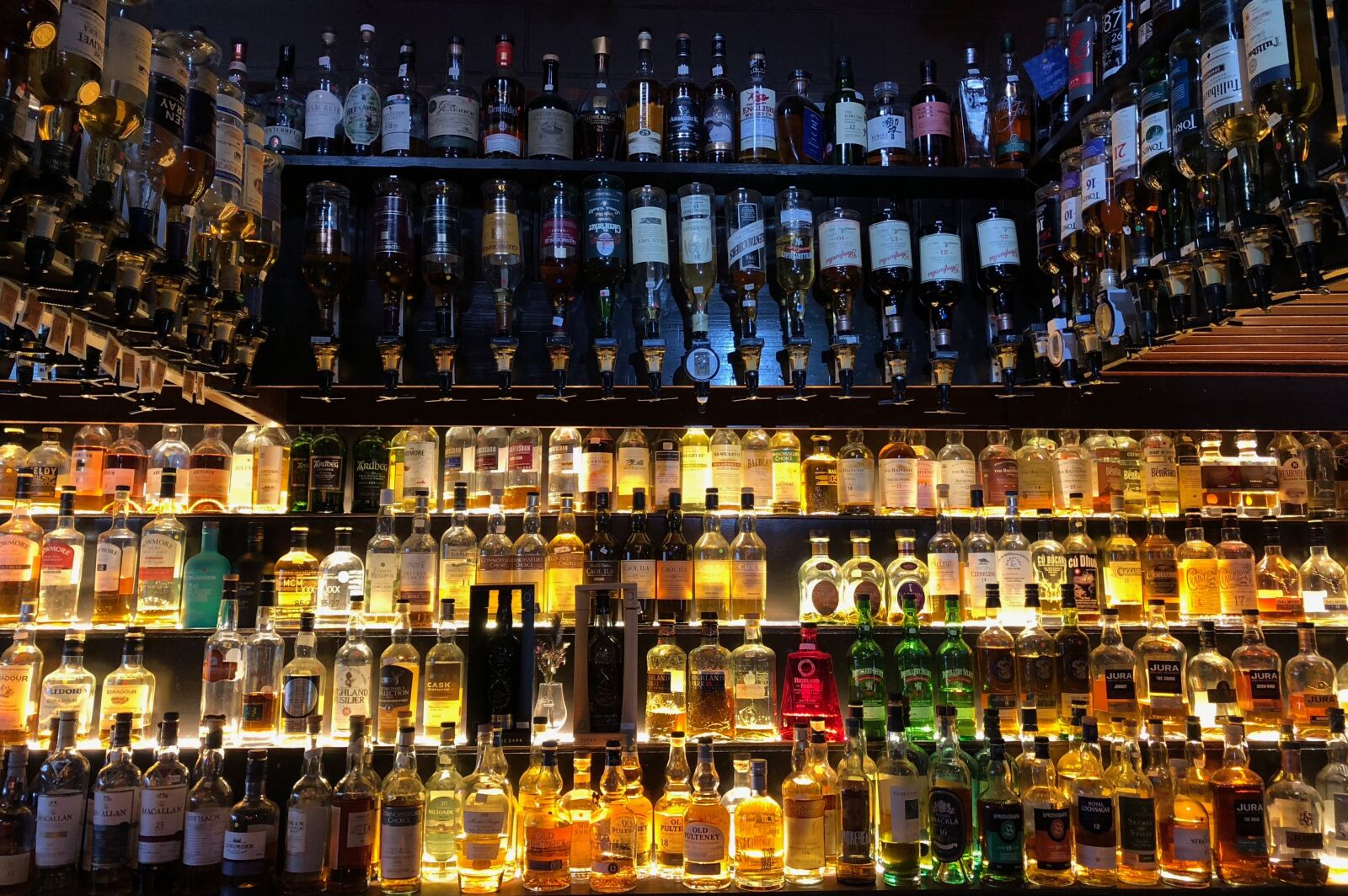 iPhone X back dual camera 4mm f/1.8 sample photo. Bar, flat, whiskey photography