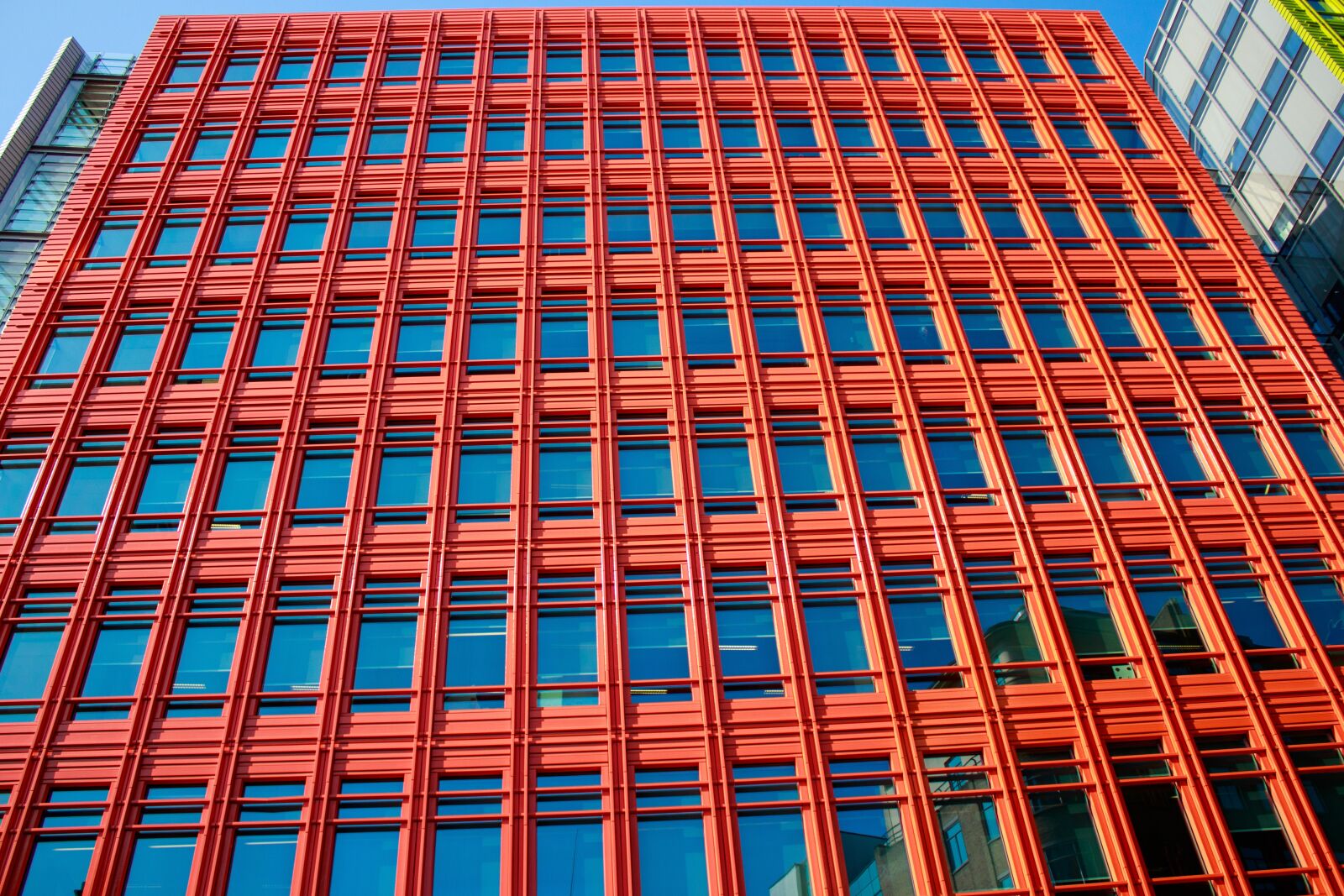 Canon EOS 200D (EOS Rebel SL2 / EOS Kiss X9) sample photo. Architecture, windows, building photography