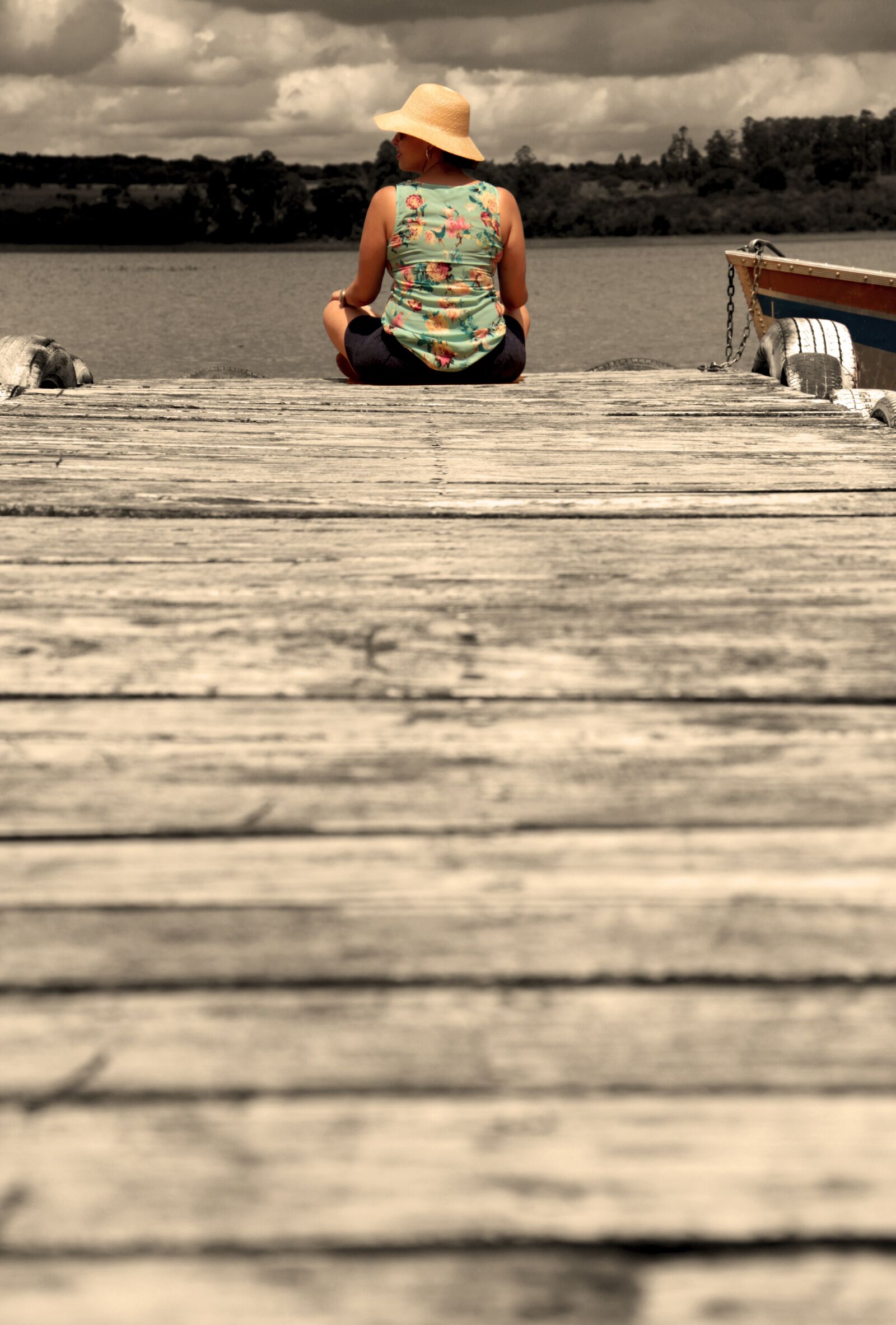 Canon EOS 600D (Rebel EOS T3i / EOS Kiss X5) sample photo. Pier, sitting, wood photography