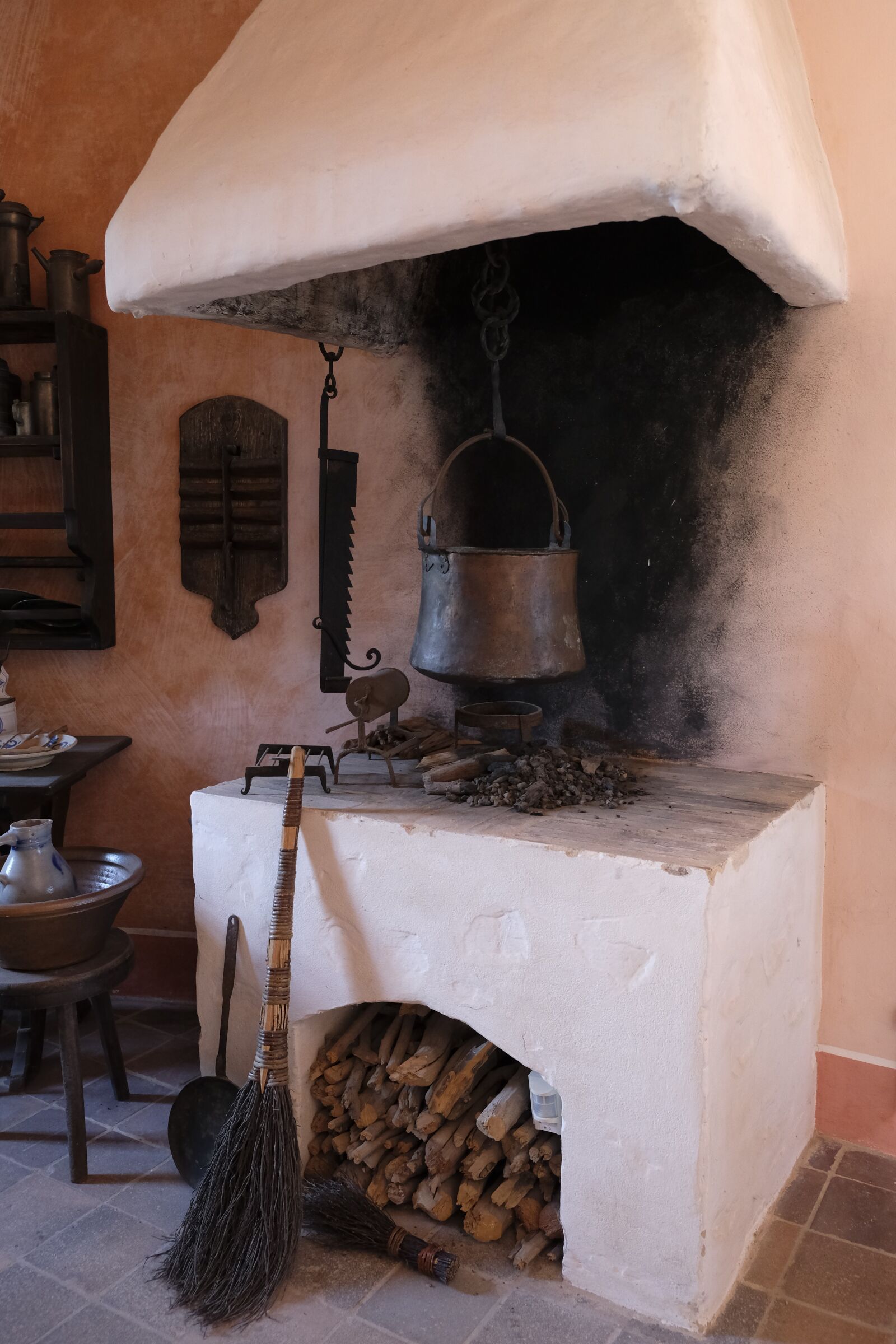 Fujifilm XF 18-55mm F2.8-4 R LM OIS sample photo. Cook, cooking zone, fireplace photography