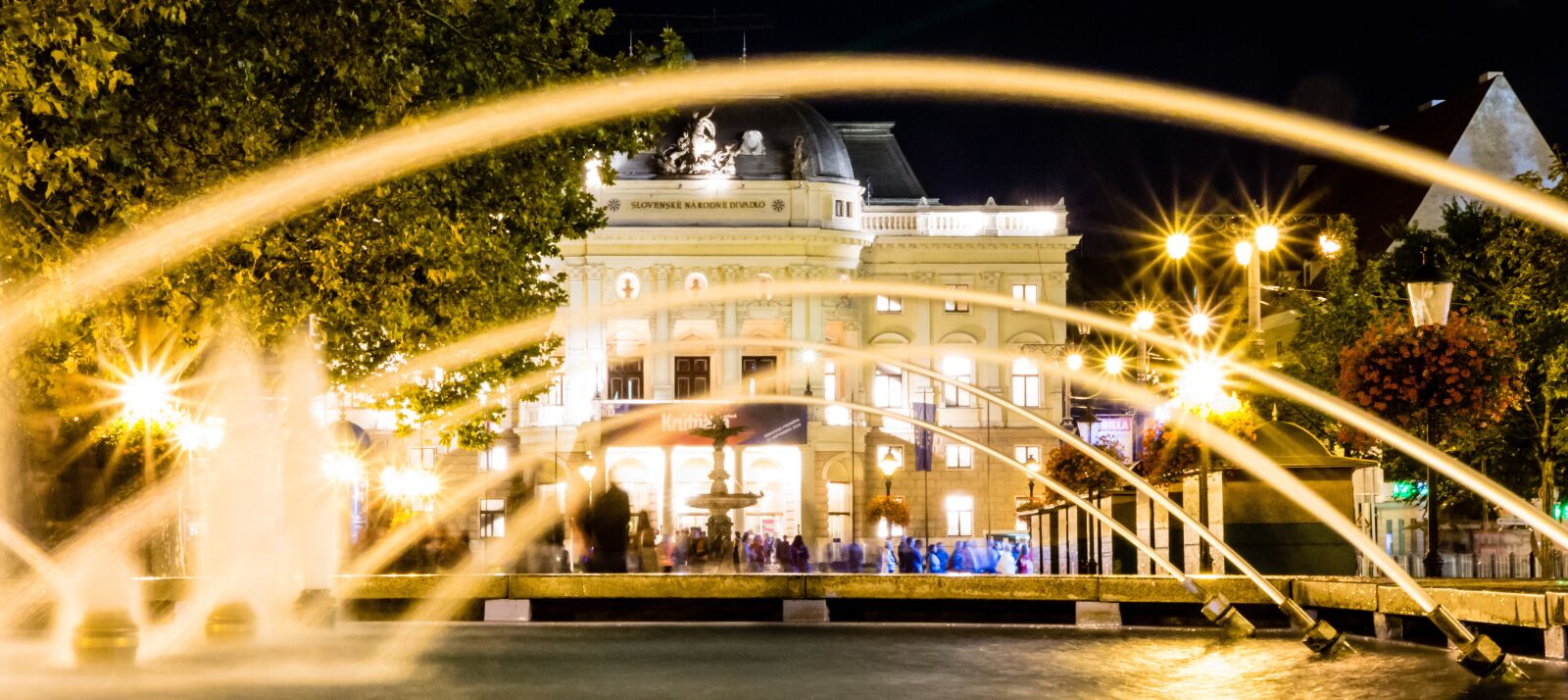Canon EOS 70D sample photo. Bratislava, theatre, in the photography