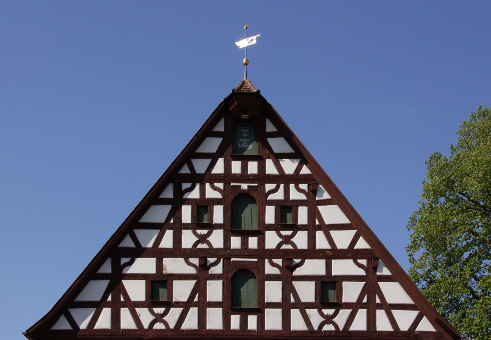 Canon EOS 700D (EOS Rebel T5i / EOS Kiss X7i) sample photo. Architecture, truss, ammer village photography
