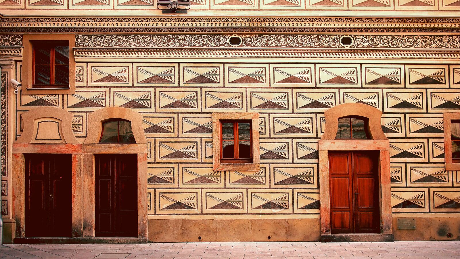 Olympus PEN E-PL1 sample photo. Antique, architecture, building photography
