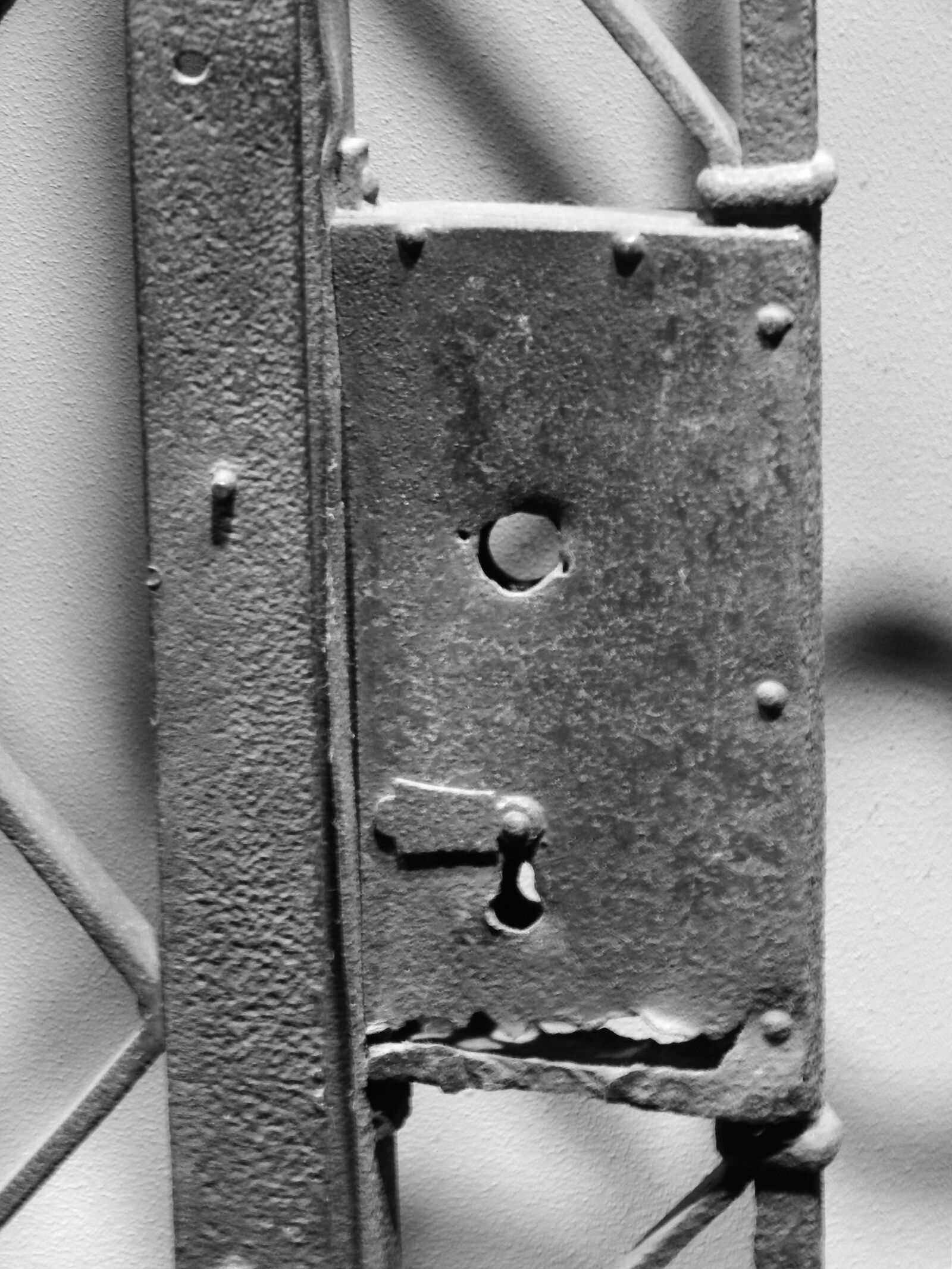 Nikon Coolpix L820 sample photo. Lock, gate, metal photography