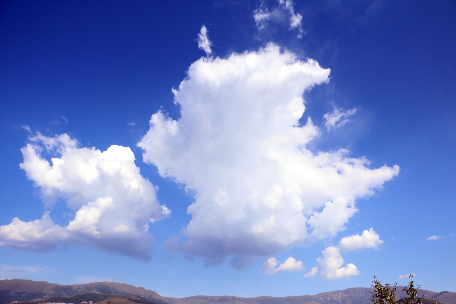 Canon EOS 70D sample photo. Mountain, cloud, blue sky photography